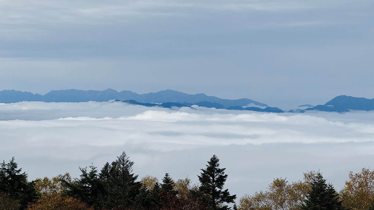 山あいに広がる雲海